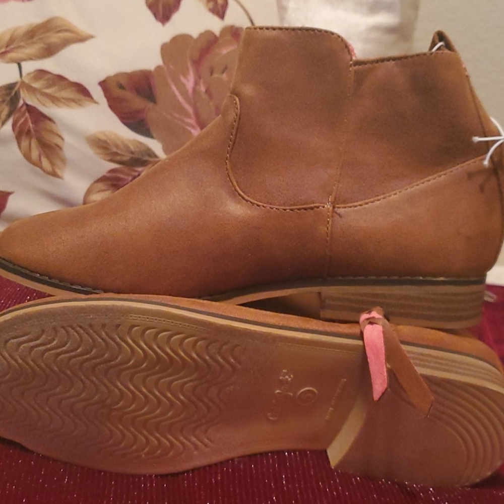 Shose - Picture 2 of 2